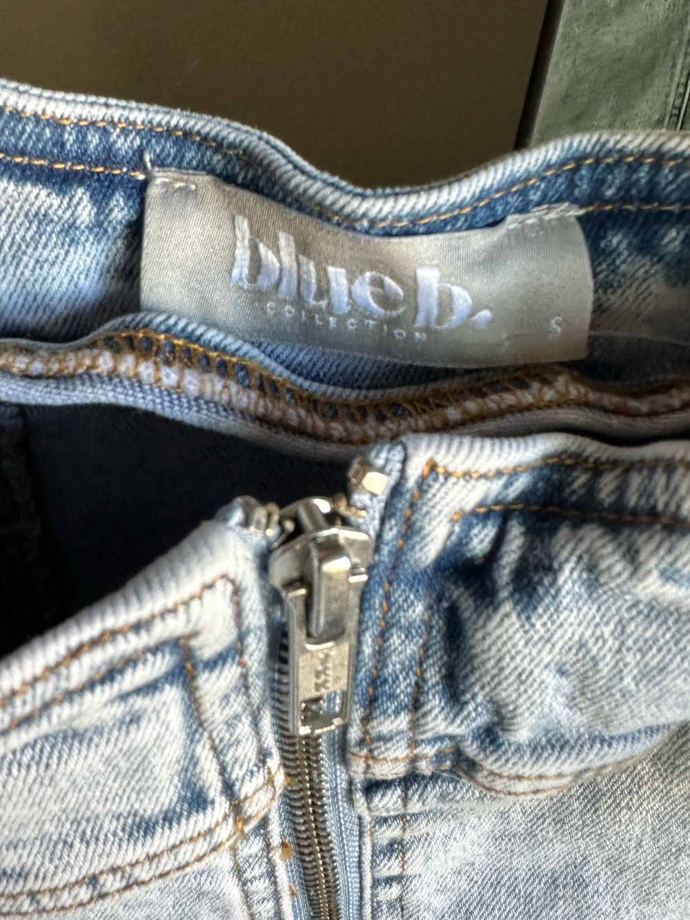 Blue B Denim Top Size Small - Picture 3 of 5